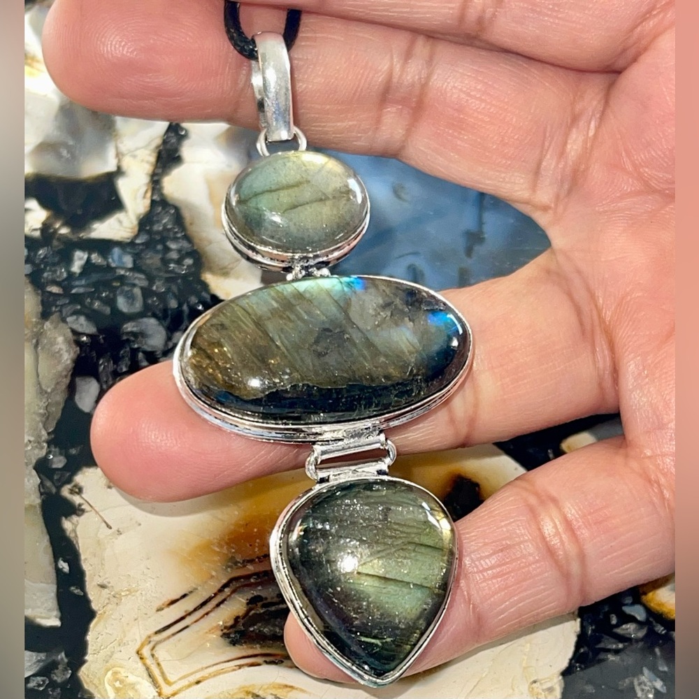Large Labradorite Pendant 3” - Picture 11 of 14